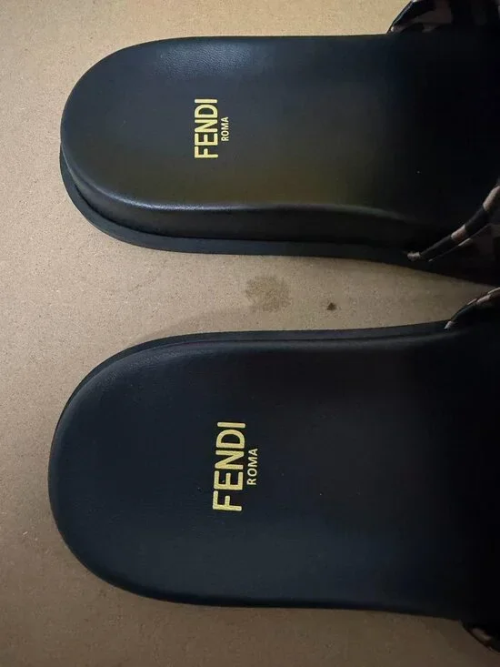 Women's Fendi slides - Picture 4 of 5